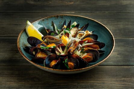 МИДИИ В ЛУКОВОМ СОУСЕ