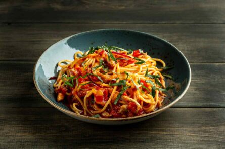 СПАГЕТТИ СО СВИНИНОЙ И СОУСОМ «САЛЬСА»