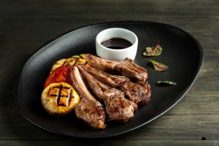 КАРЕ ЯГНЕНКА С ОВОЩАМИ ГРИЛЬ