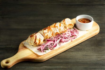 ШАШЛЫК ИЗ КУРИНОЙ ГРУДКИ